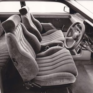 Escort RS1600i interior